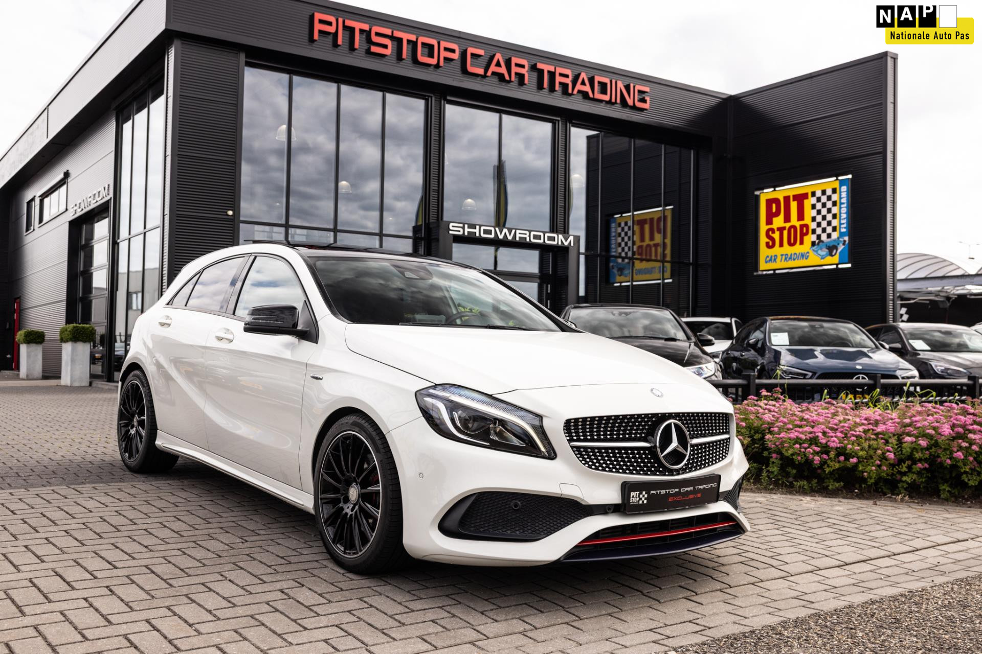 Mercedes-Benz A-Klasse 250 Sport AMG, Pano, Full, MB Onderhouden!! 38154467-0.jpg | Pitstop Car Trading