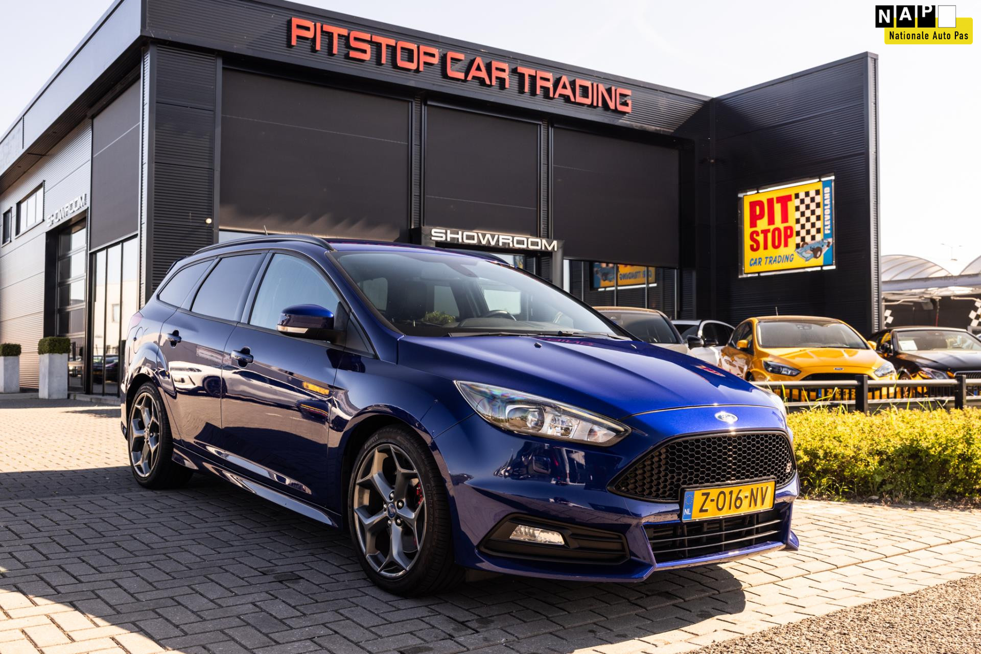 Ford Focus Wagon 2.0 ST-3, 250 PK, Volleder, Camera, Dealer onderhouden! 38227643-0.jpg | Pitstop Car Trading
