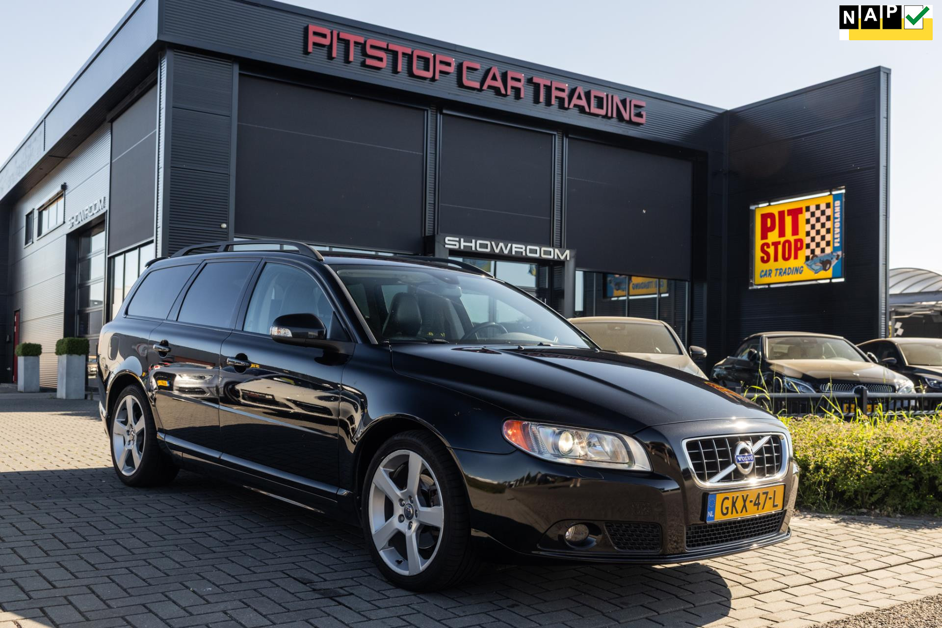Volvo V70 T4 R-Design, 180 PK, Xenon, Stoelverwarming, PDC, Weinig km! 39363042-0.jpg | Pitstop Car Trading