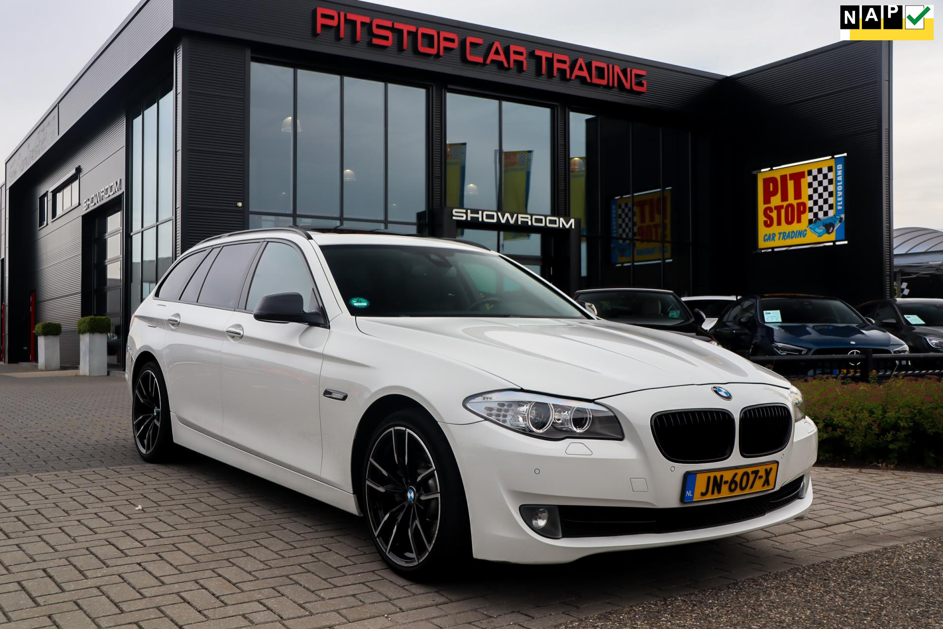 BMW 5 Serie Touring 520d High Executive, Pano, Xenon, Topstaat! 45220161-0.jpg | Pitstop Car Trading