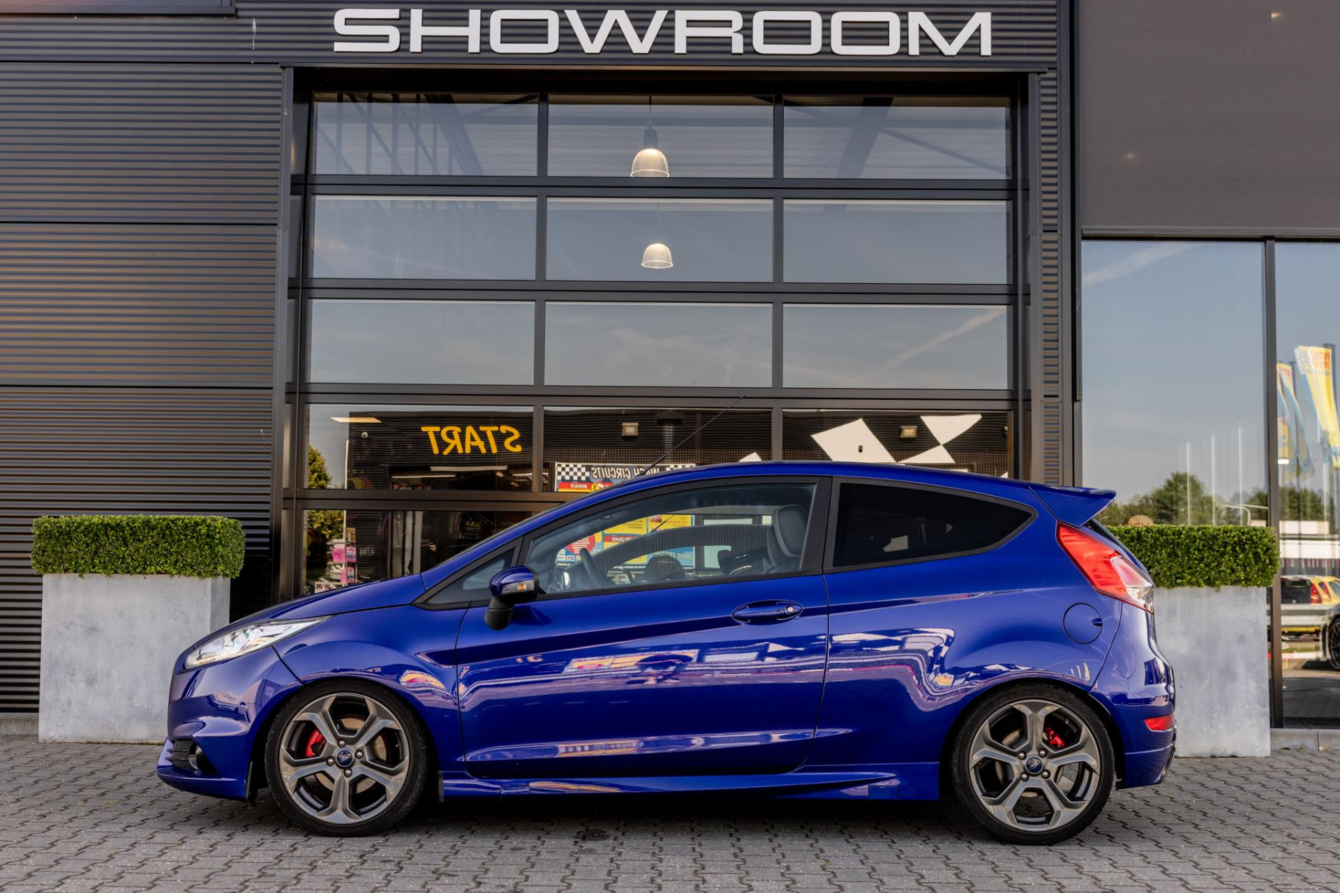45855806-2.jpg