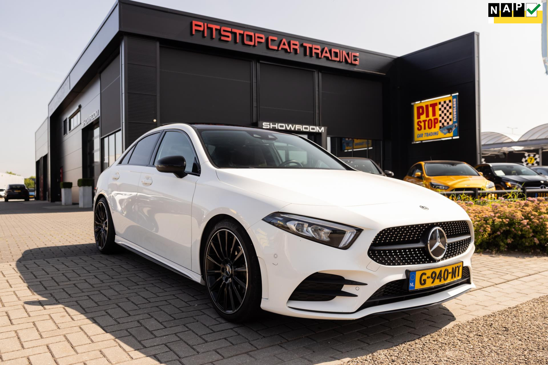 Mercedes-Benz A-Klasse 180 AMG, NL Auto, Pano, Camera, Full! 45936342-0.jpg | Pitstop Car Trading