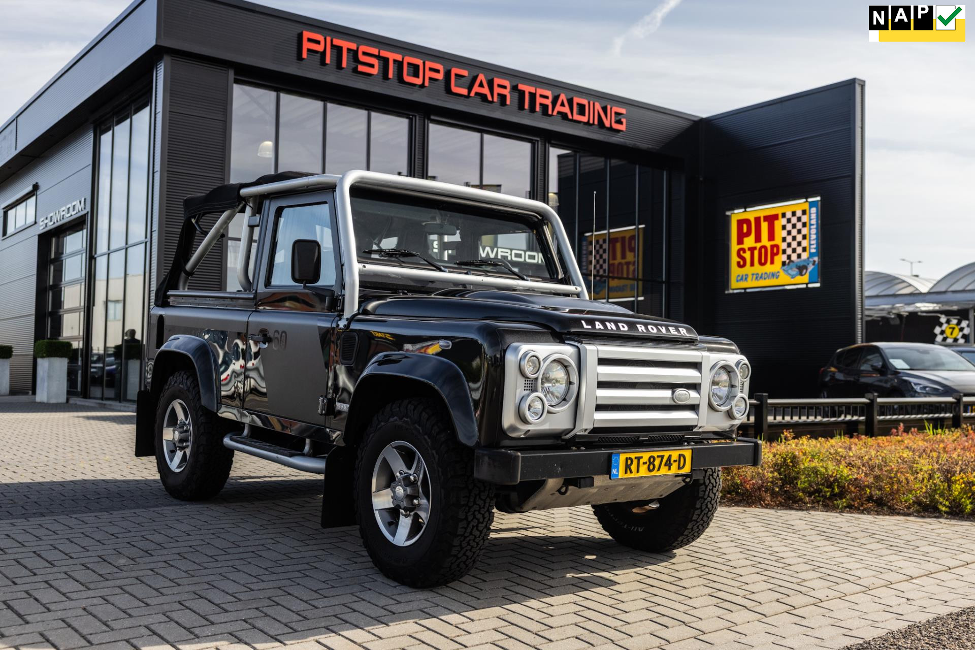 Land Rover Defender 2.4 TD Soft Top 90" SVX 60th Anniversary Cabrio, Limited Edition! 47508507-0.jpg | Pitstop Car Trading