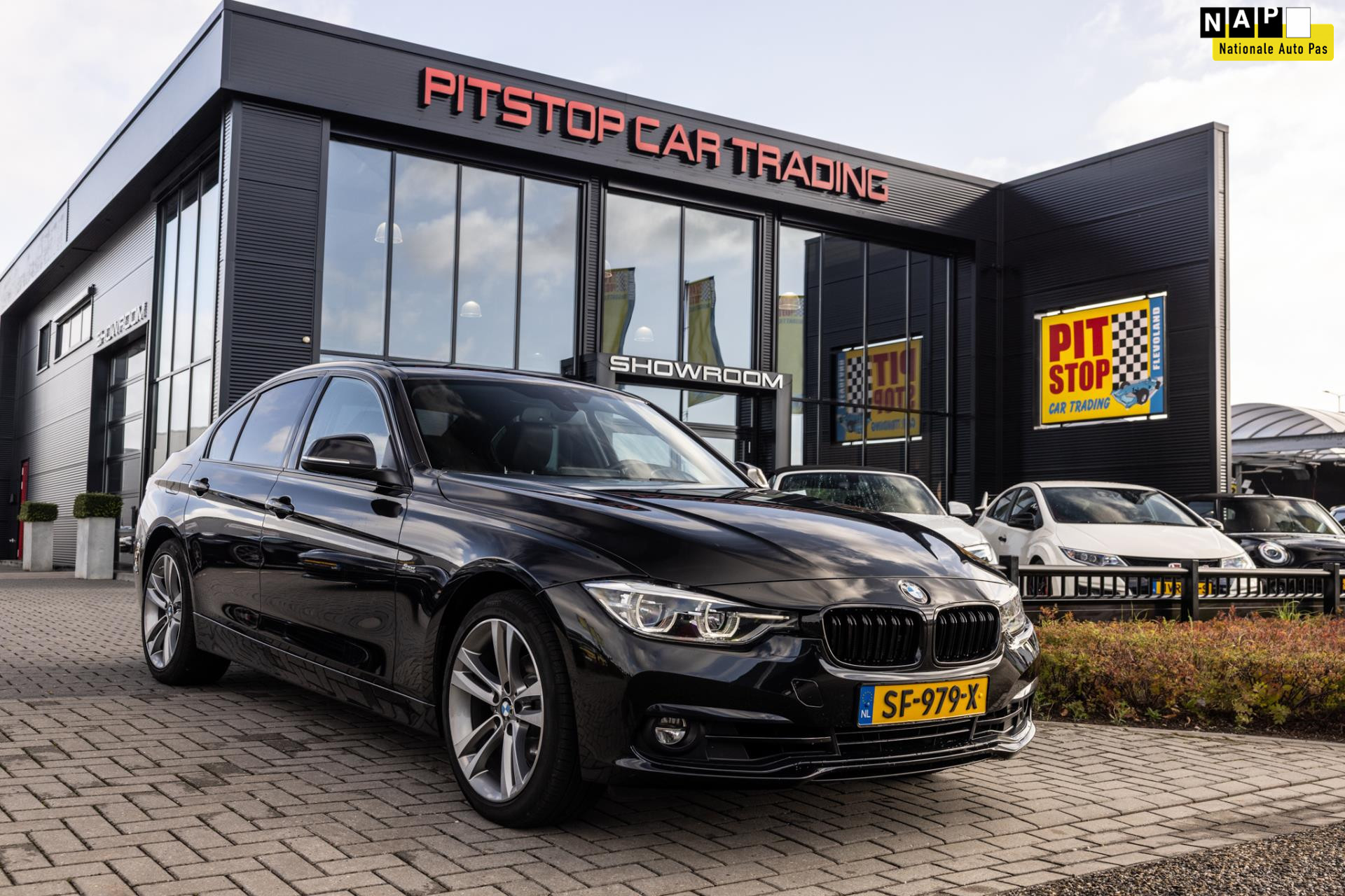 BMW 3 Serie 320i High Executive, NAP, 184pk, Xenon, Facelift, Black edition! 47510555-0.jpg | Pitstop Car Trading