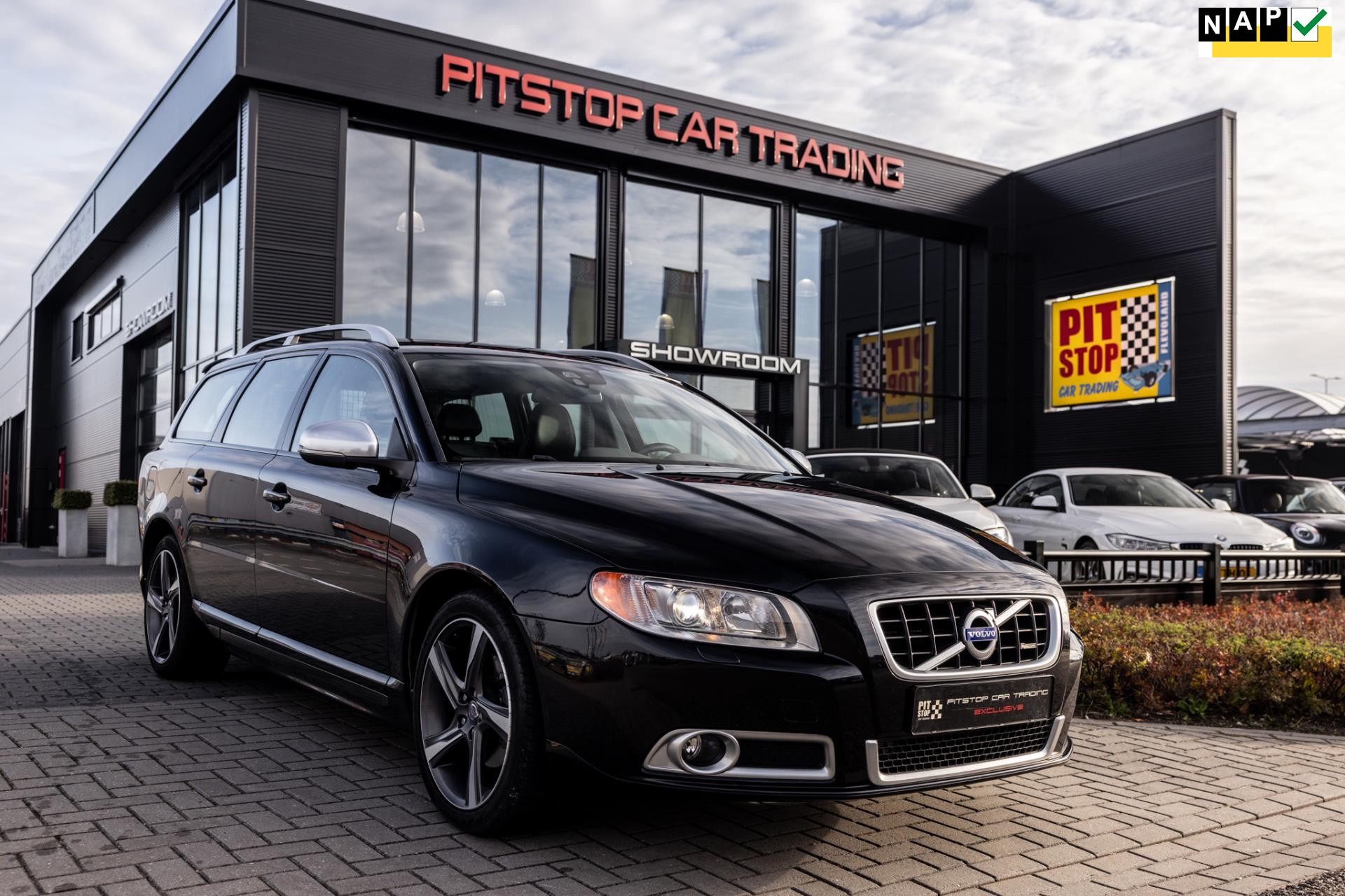 Volvo V70 2.0 T5 R-Design, 241 PK, Automaat, Cruise, Stoelverwarming! 48077730-0.jpg | Pitstop Car Trading