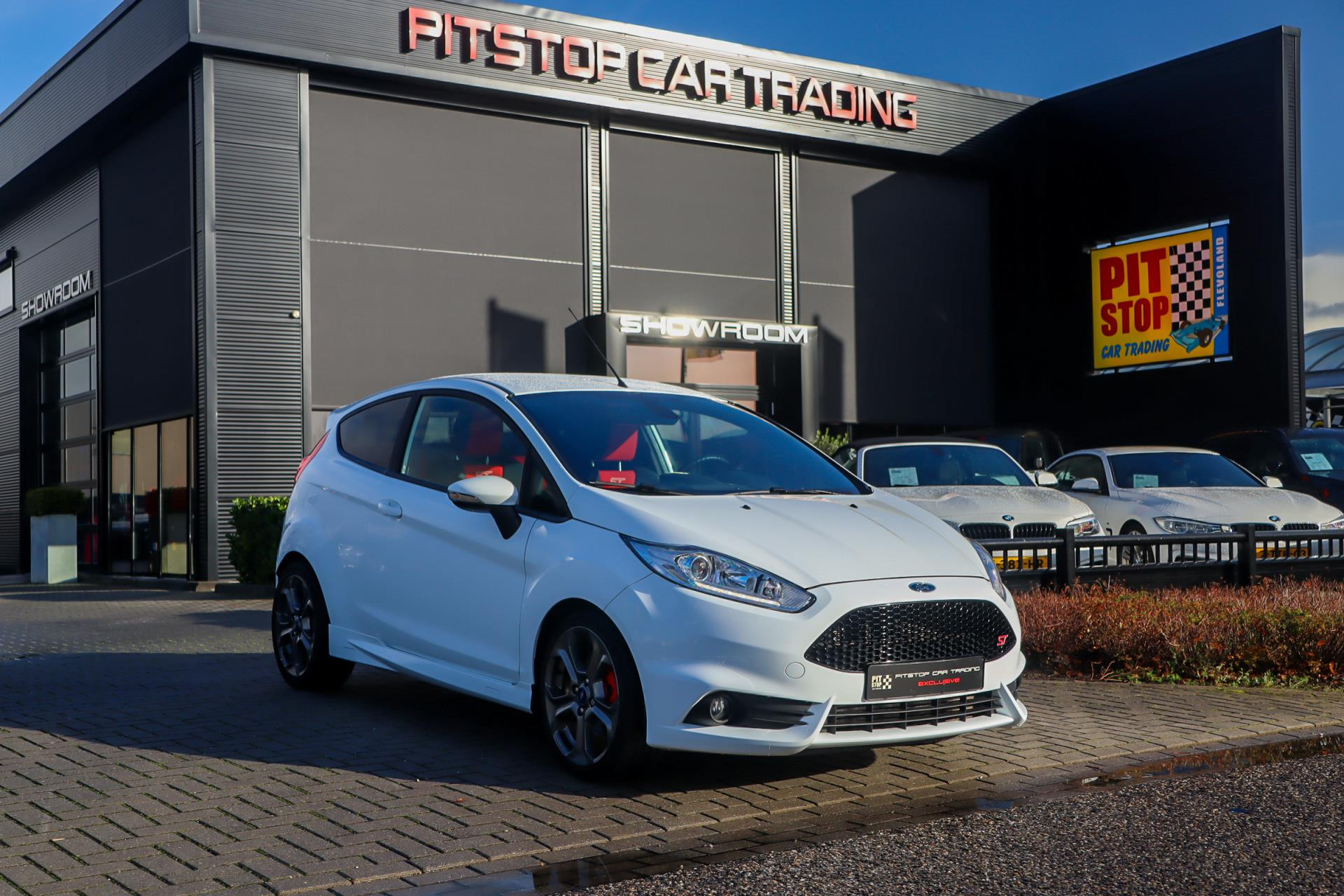 Ford Fiesta 1.6 ST2, 182 PK, Camera, Remus uitlaat, Nieuwstaat, Style-Pakket! 49339814-0.jpg | Pitstop Car Trading