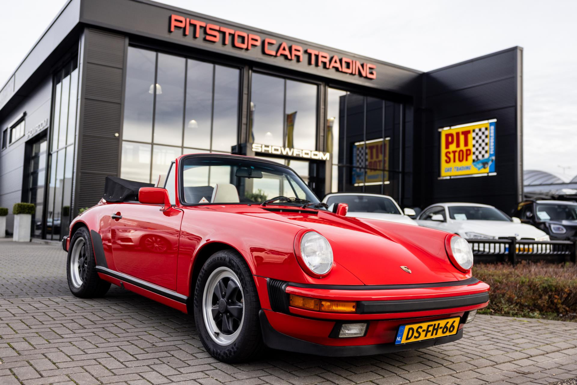Porsche 911 CARRERA Liefhebbersstaat, elektrisch dak, 5-bak, uniek! 49350336-0.jpg | Pitstop Car Trading
