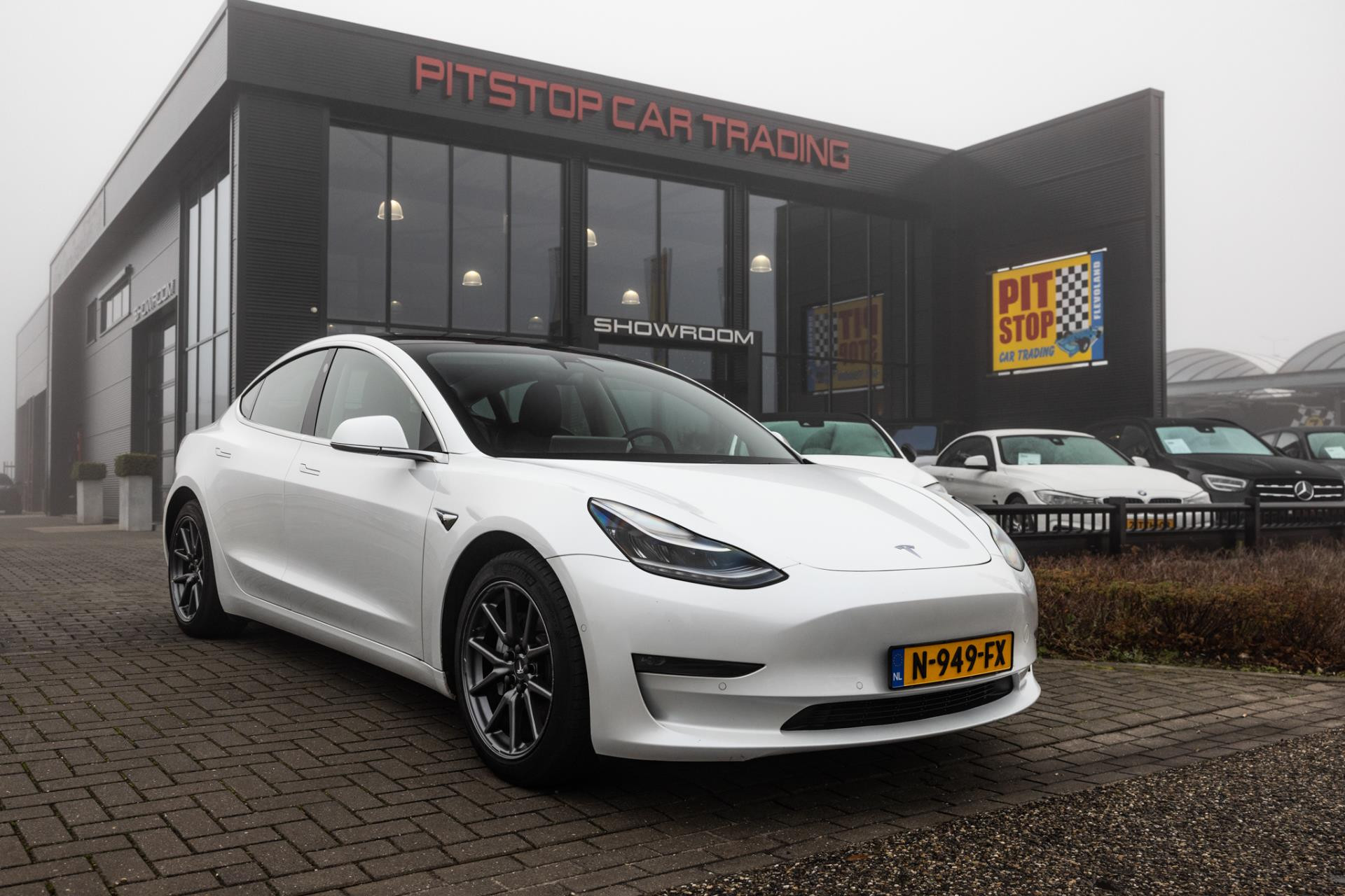 Tesla Model 3 Long Range AWD 75 kWh, 351 PK, Autopilot 3.0, Trekhaak, Netjes! 49570952-0.jpg | Pitstop Car Trading