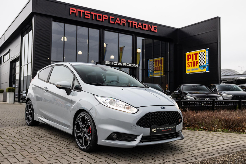 Ford Fiesta 1.6 ST200, 200PK, Camera, Cruise, Gereserveerd! 49993025-0.jpg | Pitstop Car Trading