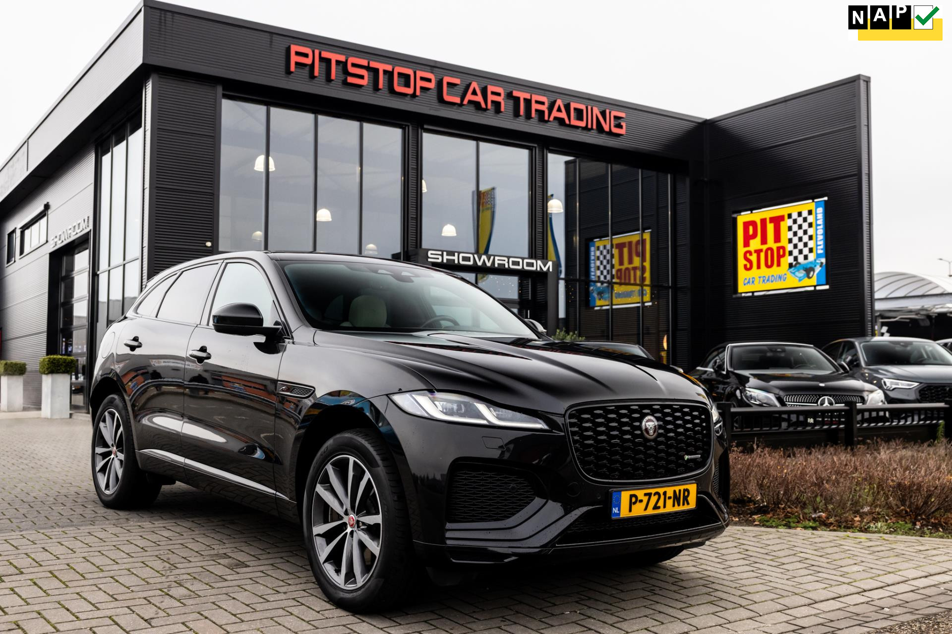 Jaguar F-PACE 2.0 P400e PHEV R-Dynamic Black, Pano, 1e eigenaar! 50084088-0.jpg | Pitstop Car Trading