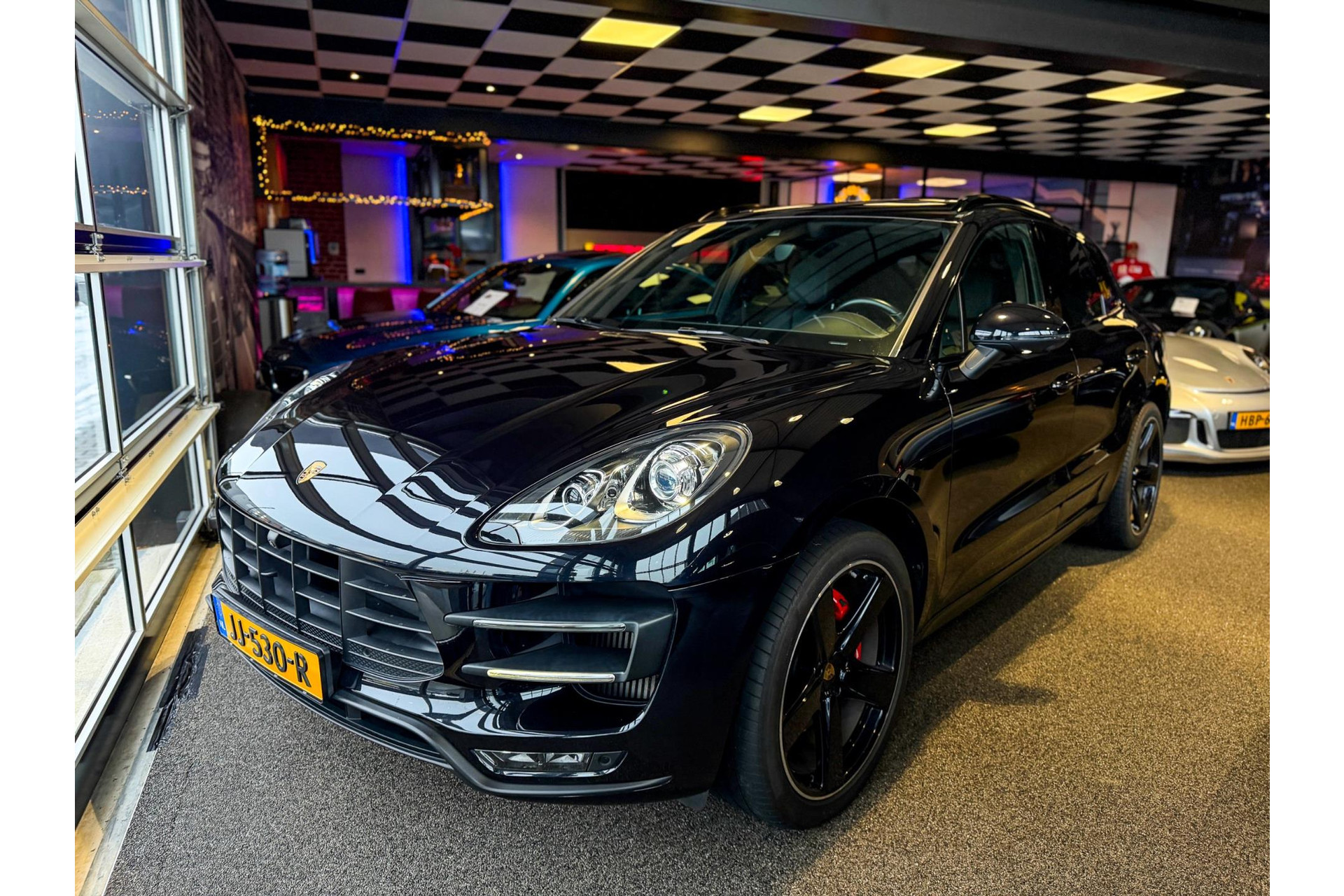 Porsche Macan 3.6 Turbo, 400 PK, Pano, 18-wegs, Sportuitlaat, Luchtvering! 50475847-0.jpg | Pitstop Car Trading