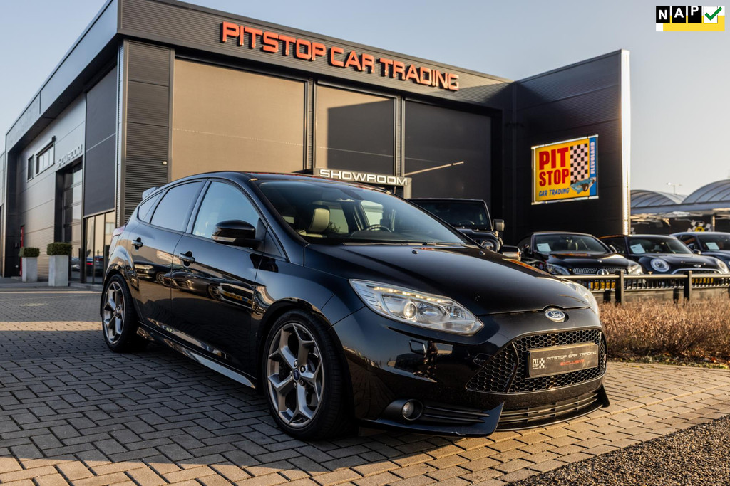 Ford Focus 2.0 EcoBoost ST-3, 250pk, Volleder, NL Auto, Gedocumenteerd! 51055010-0.jpg | Pitstop Car Trading