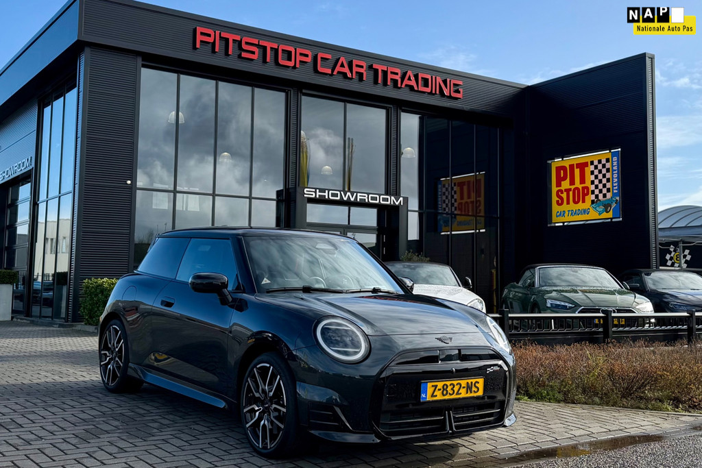 MINI Electric Cooper SE John Cooper Works XL 54.2 kWh, Pano, Stuurwiel Verwarming, 360 Camera, 52261037-0.jpg | Pitstop Car Trading