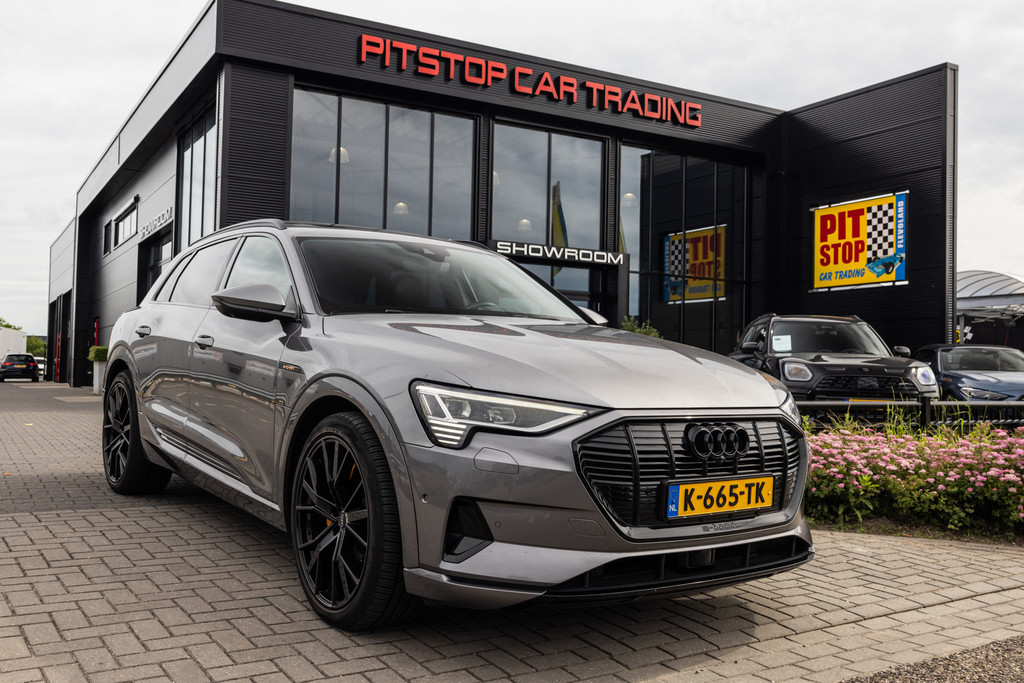 Audi e-tron E-tron 55 quattro S-Line, 95 kWh, Pano, Elektromotor v.v. Trekhaak! 54035829-0.jpg | Pitstop Car Trading