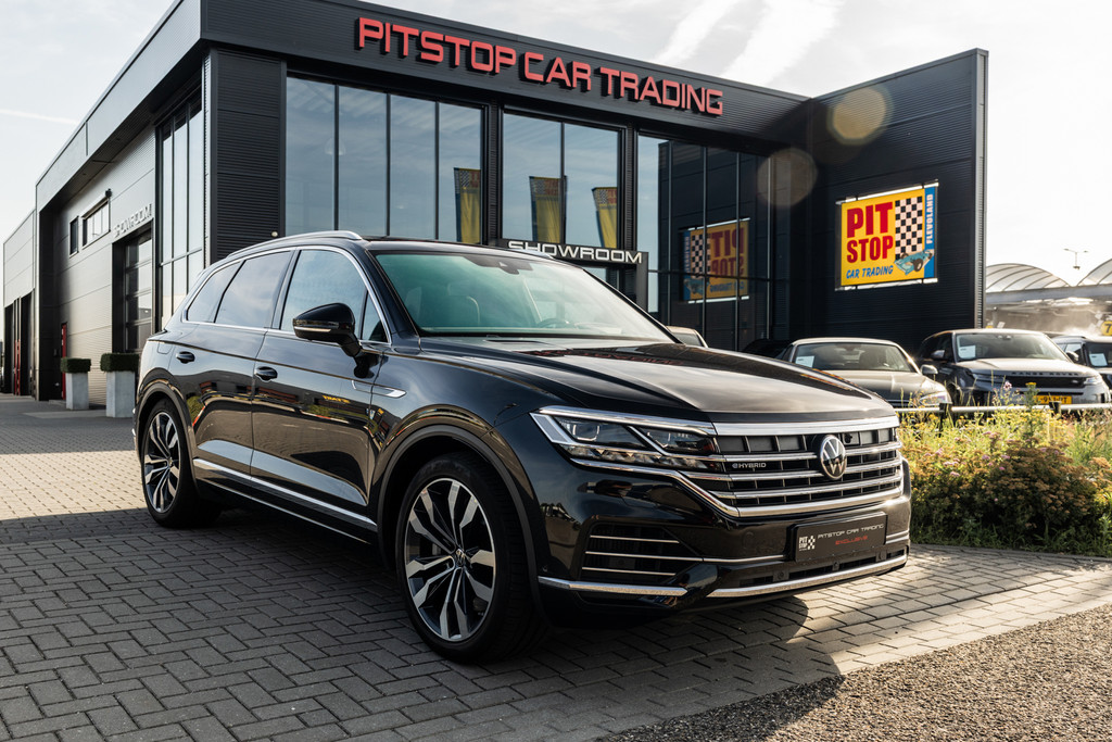 Volkswagen Touareg 3.0 TSi 4MOTION R-line, Pano, Massage, Trekhaak, Nachtzicht! 54671377-0.jpg | Pitstop Car Trading