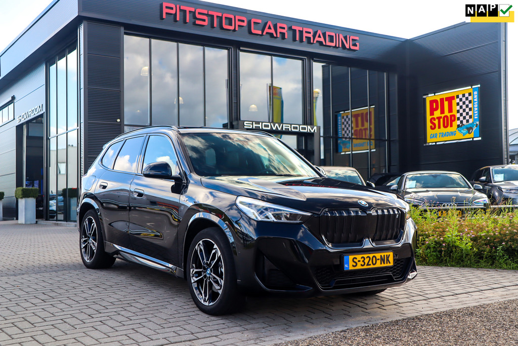 BMW iX1 XDrive30 M-Sport 67 kWh, NL Auto, Pano, Trekhaak, Full option 54770940-0.jpg | Pitstop Car Trading