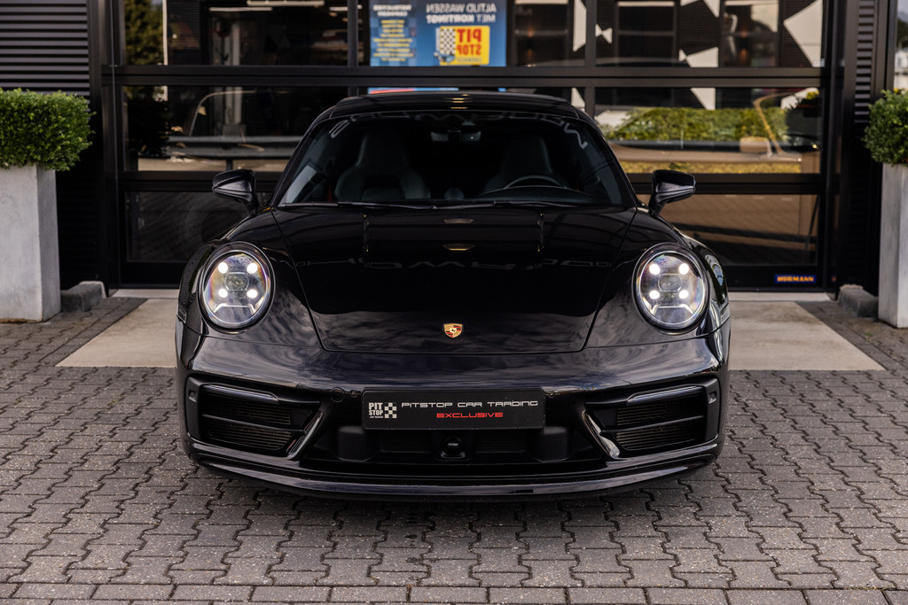 55746014-39.jpg