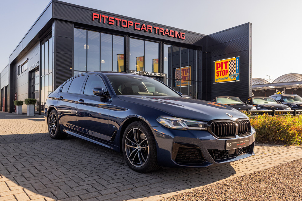 BMW 5 Serie 530e xDrive M-Sport, Pano, Camera, Adaptieve cruise, Gedocumenteerd! 55843514-0.jpg | Pitstop Car Trading
