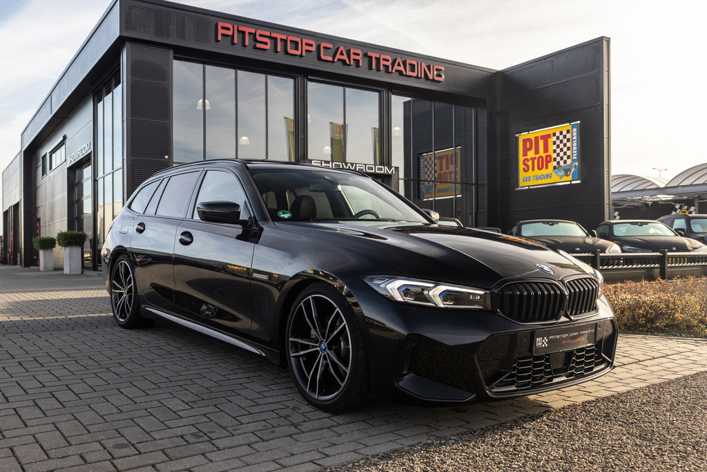 BMW 3 Serie Touring 330e xDrive, M-Sport, Pano, HUD, Adaptive Cruise, Dealer Onderhouden, 56253911-0.jpg | Pitstop Car Trading