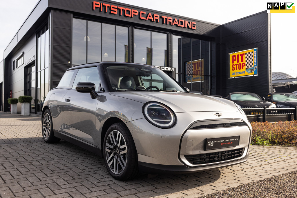 MINI 3-Deurs Cooper E Classic S 40.7 kWh, NL Auto, Stuurverwarming, SOH 96%, LED! 56970479-0.jpg | Pitstop Car Trading