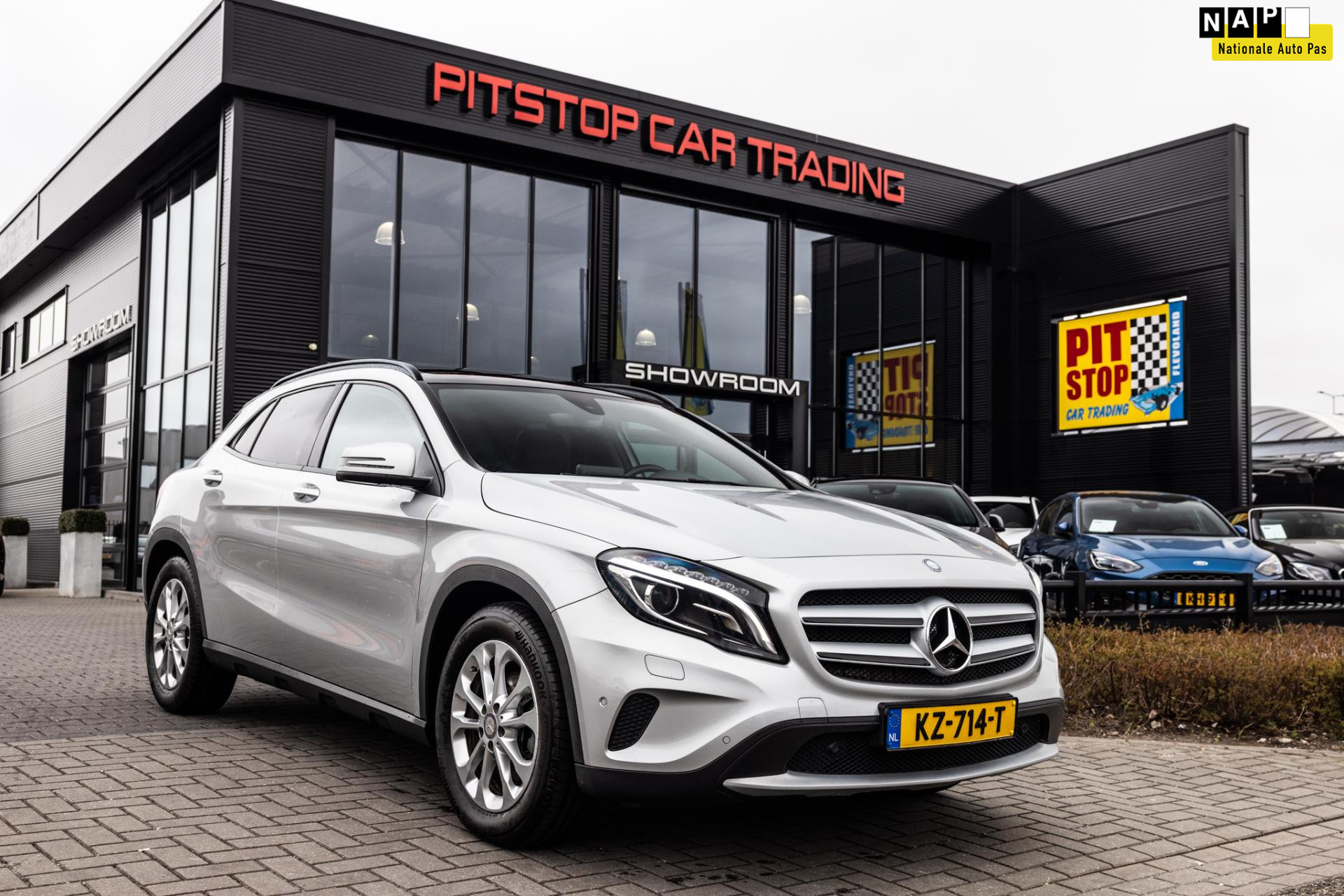 Mercedes-Benz GLA 180, NL Auto, Pano, Camera, Navi! 39128934-0.jpg | Pitstop Car Trading