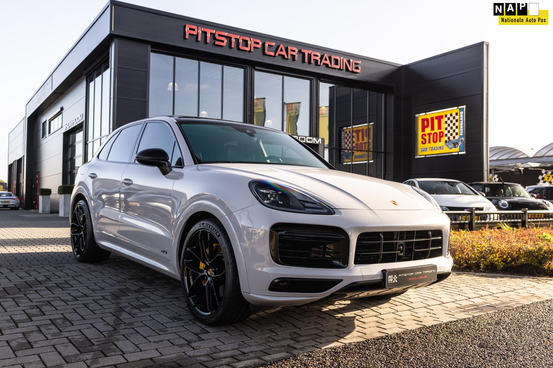Porsche Cayenne 3.0 E-Hybrid, Sport Design, Capristo Uitlaat, 22 inch Turbo GT velgen! 43967135-0.jpg | Pitstop Car Trading