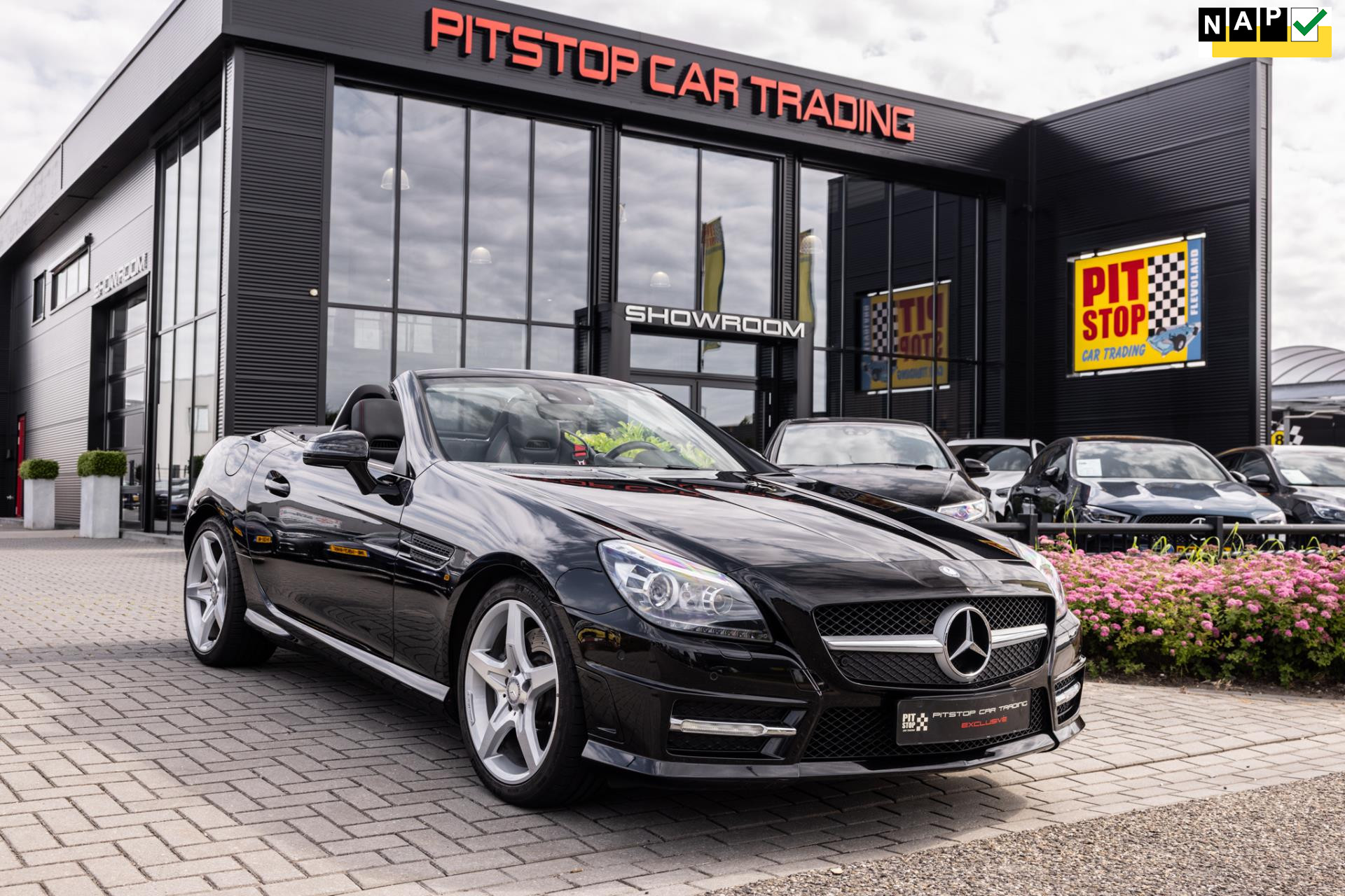 Mercedes-Benz SLK 350, AMG, 306 PK, Pano, Airscarf, Full MB onderhouden! 45414478-0.jpg | Pitstop Car Trading