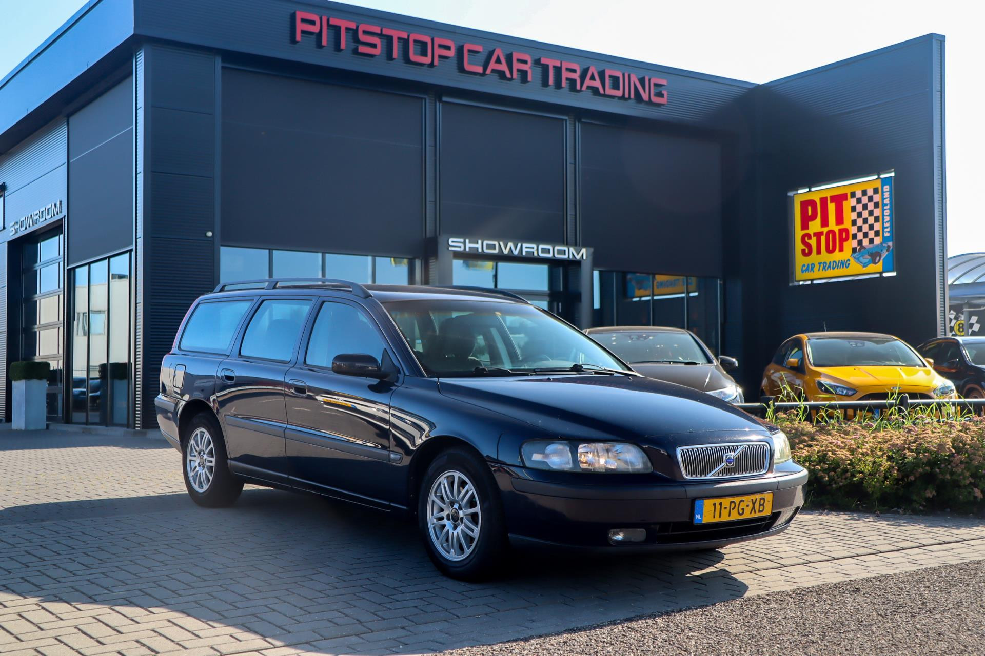 Volvo V70 2.4, 140 PK, Automaat, NL Auto, Airco, Trekhaak! 45938426-0.jpg | Pitstop Car Trading