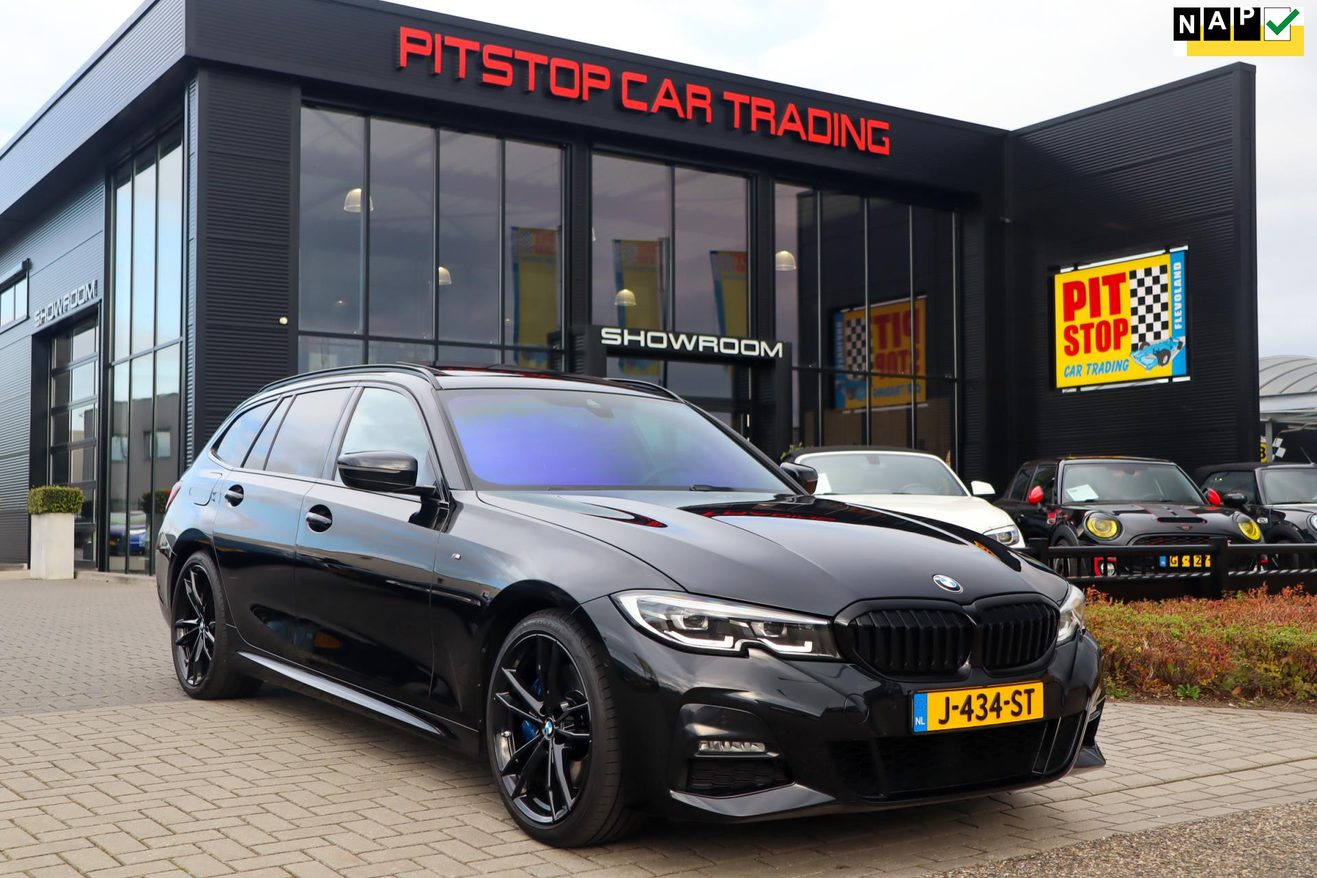BMW 3 Serie Touring 330i M-Sport, 259 PK, Pano, Leer, Trekhaak, Top!! 47981929-0.jpg | Pitstop Car Trading
