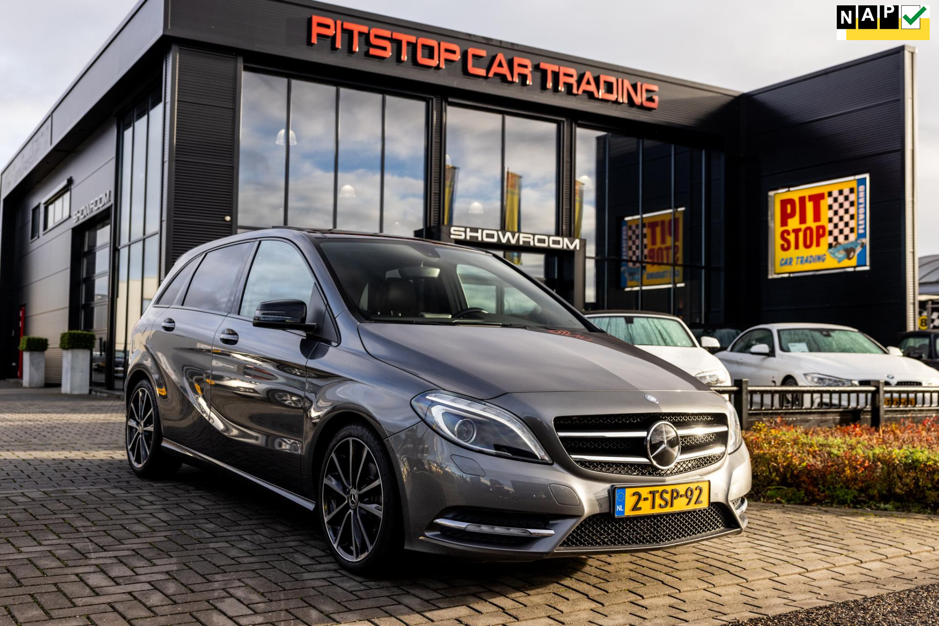 Mercedes-Benz B-Klasse 180 AMG, 122 PK, NAP, Pano, Xenon, Night Edition! 48479001-0.jpg | Pitstop Car Trading