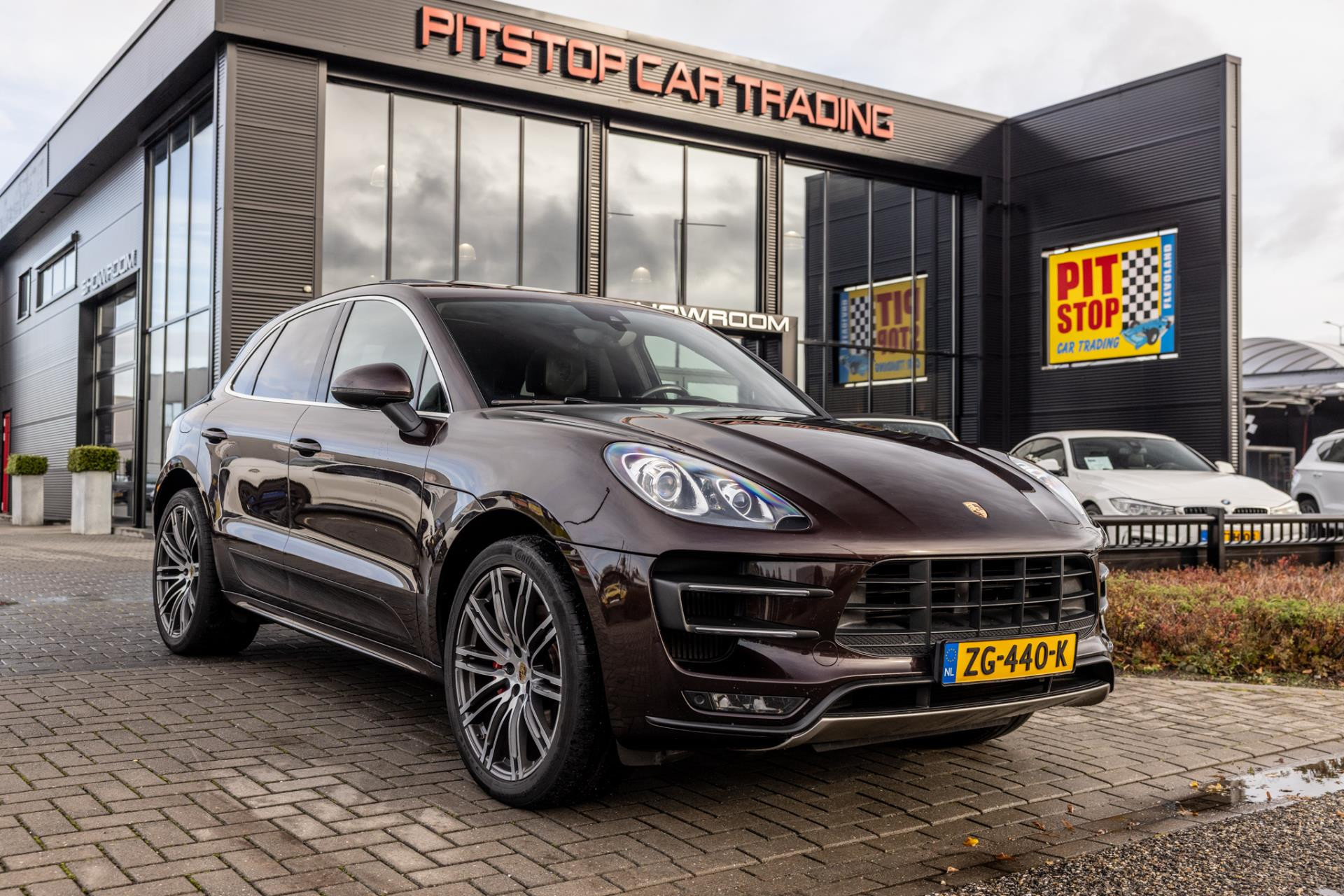 Porsche Macan 3.6 Turbo, 400 PK, Pano, Carbon, 2e Eigenaar! 48852780-0.jpg | Pitstop Car Trading