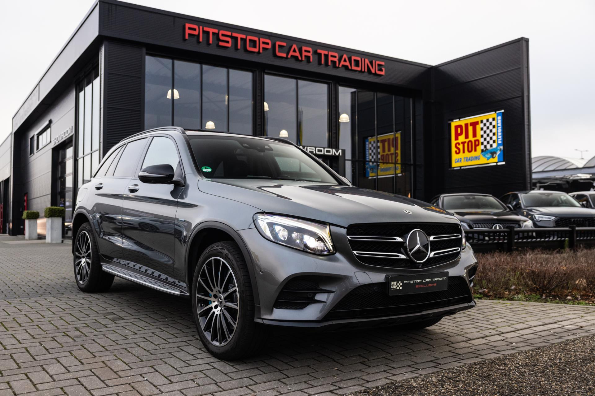 Mercedes-Benz GLC 350e 4MATIC AMG, Pano, Trekhaak, Burmester, Distronic+ 50084037-0.jpg | Pitstop Car Trading